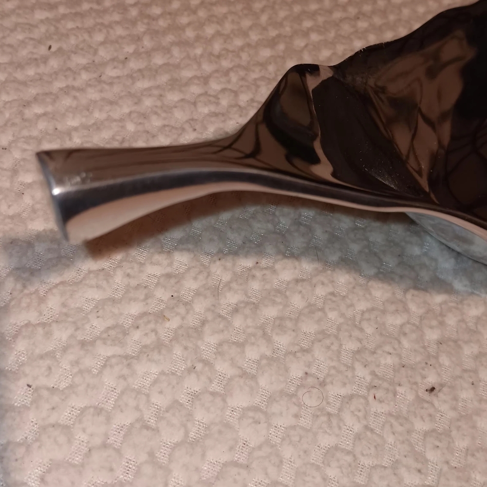 Aluminum leaf shaped bowl - Picture 4 of 5
